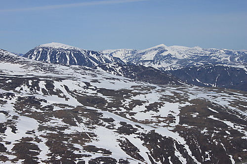 Besshøe og Nautgardstinden (begge 2258 m.o.h.).