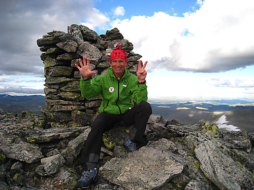 På toppen av Store Skredahøe (2004 moh). Topp nr 7 denne vakre dagen