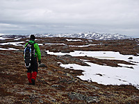 Gáranasčohkka sett fra Haukberget. Radaren på toppen synes godt.