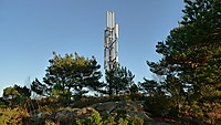 Gammel og ny tid. Rusten bolt i fjellet og telemast på Straumsfjellet