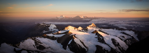 Morgensol på toppstøtet like ovenfor Camp Colera (6000). Bak ses blant annet Mercedario (6720).