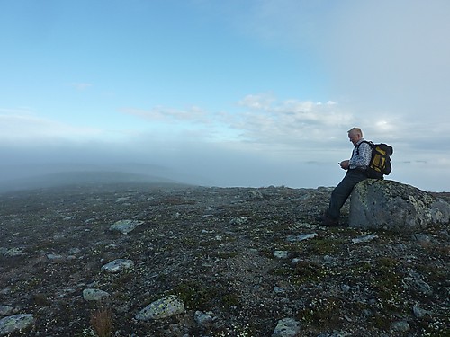 Oppe på snaufjellet og over tåkehavet kl 8 om morgenen.