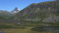 Gjendebu og Storådalen. Semeltinden kneiser i bakgrunnen