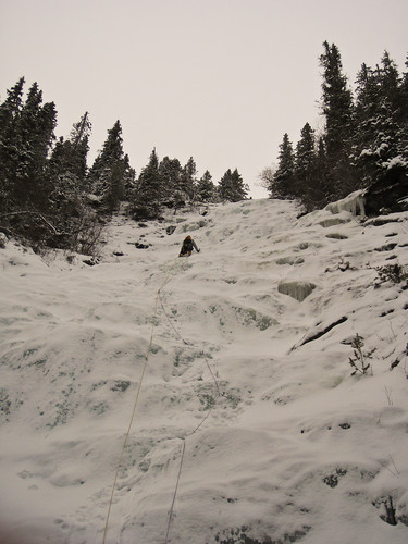 Øyvind leder første taulengde på øvre Hyllefossen. Ser ut som rene Briksdalsbreen!