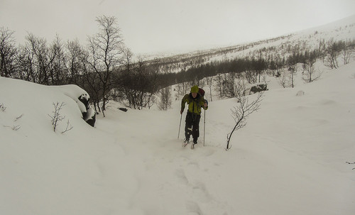 Nils Hermann på vei mot fossene.