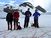 Ved bretunga på Uranosbreen. Uranostindane bak.