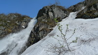 Tilbaketuren. Fossen fra Kåpevatnet hadde vokset seg stor og sterk i sommervarmen!