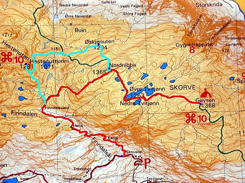 Ruta vi gikk, rød stripe viser veien opp, og turkis viser ekstraruta ned.