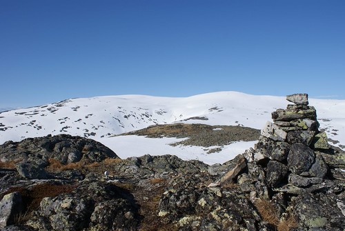 Over høyde 1478m fikk jeg se Blåskavlen. Mest snø fra nå av - 6.juni...