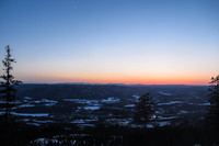 Kveldshimmel fra Snaukollen mot Gaustatoppen, Lifjell og Skotselv.