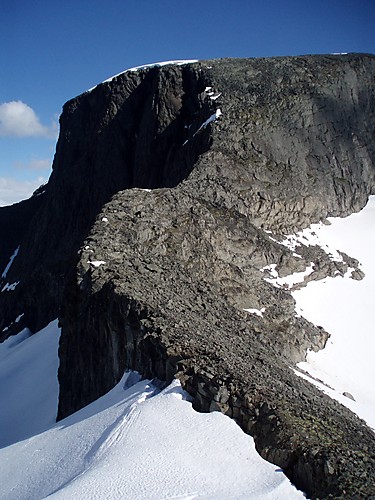 "Den kinesiske mur" mot Meleinsnibba sett fra Skavteigfjellet står for tur.