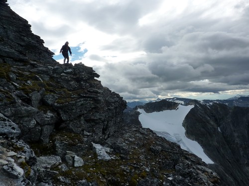 Traverse across to the summit 'pyramid' along a nice natural balcony