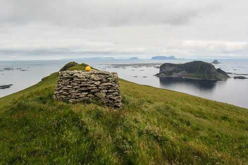 Toppvarden. Vedøya bak til høyre.