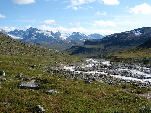 Vakre Memurudalen med Gjendealper bak.