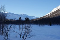 Vakker innover nær Kabben, men så tidlig på året går mye av turen i skyggen.