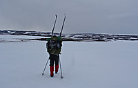 Varangerhalvøya er temmelig flat ja. Her er det skibæring i nærheten av Pettervannet.