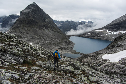 Øyvind var fornuftig og snudde på grunn av knesmerter. Bispen og Bispevatnet ses bak.