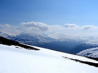 Været ble etter hvert bedre, og på andre siden av Bøverdalen dukket Glittertinden opp (2464).