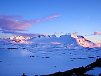 Hurrungane, Fanaråken og Steindalsnosi i solnedgang sett fra Sognefjellsvegen.