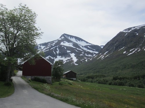 Toppen sett fra p-plassen før siste gården i Seljebotten.