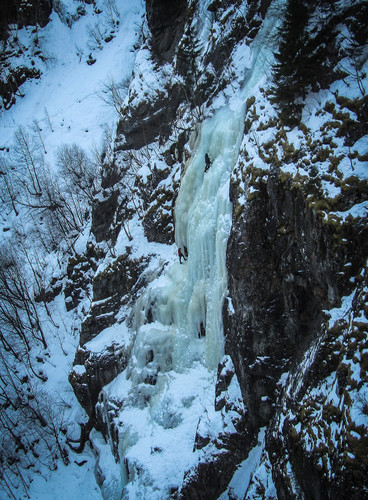 Espen og Johan på vei opp Vemorkbrufoss Øst (WI4)