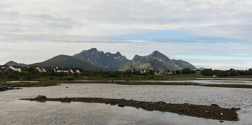 Himmeltindan sett fra hovedveien i sørøst.