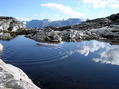 Idyll ved et tjern sørøst for Fedalsnibba.