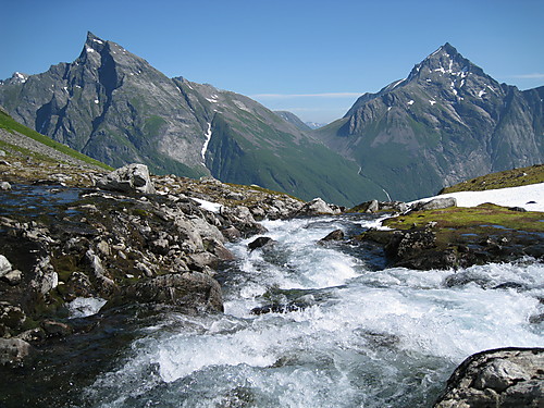 Slogen og Store Smørskredtind