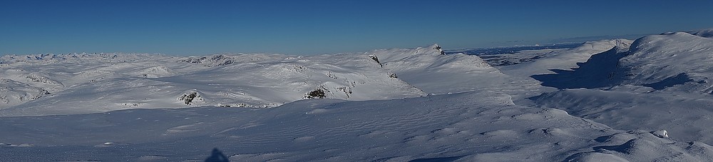 Panorama fra Ørnenøse mot bl.a. Grindane (noe til høyre.)