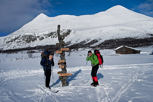 Her finner vi dem i alle fall igjen, nede ved setra. Kanskje holde dere til DNT sitt løypenett heretter? 