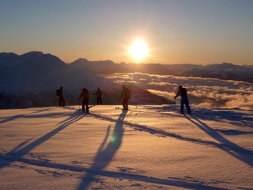 We joined several other skiers on the skitopp