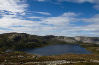 Øyvatnet, med Førheinutane til venstre i bildet