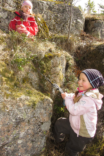 Leana og Erica syntes det var morsomt med naturlige sikringer, spesielt hexene!:)