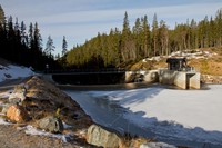 Demning i Grunnåi. Fin plass å parkere.