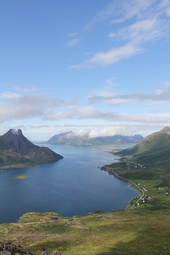 Ut Steinlandsfjorden og ut mot Skogsøya