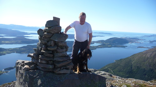 Varden på Haukånipa med Florø i bakgrunnen