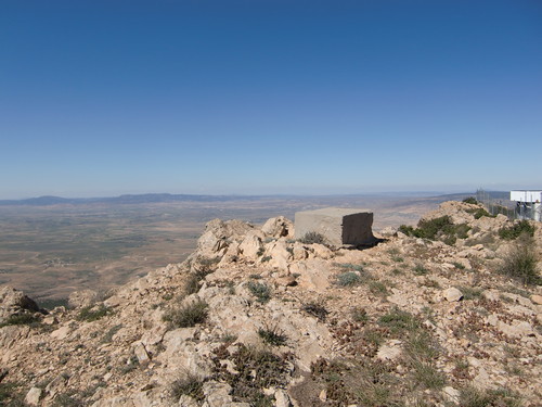 Høyeste naturlige punkt i Tunisia, rett ved siden av den digre masten