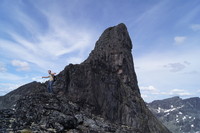 Eivind med Store Svartdalspiggen i bakgrunnen. 