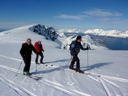 Last ski up to Kjelvågtinden with Uløytinden behind us