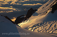 Fra kraterkanten ned Weyprechtbreen mot bl.a. formasjonen Isbrodden.