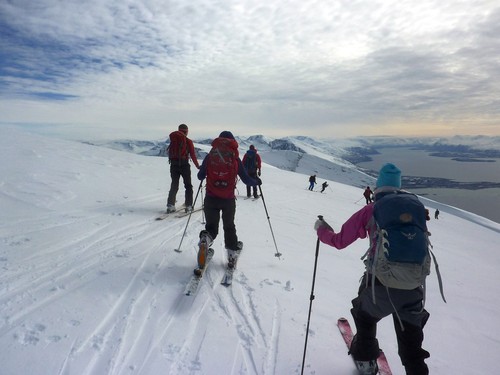 Skiing south from Blåtinden to Uløtinden