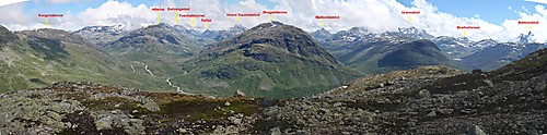 Et lite panorama fra rundt Botolvsnosi østover inn Jotunheimen.