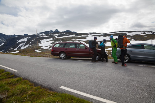 Ved parkeringen mens været ennå var ganske snilt.