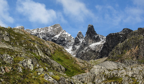 Møysalen med de to møyene sett fra Memuruskardet.