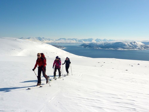 Ca. 400moh. Sol, lett snø og smiler på alle ansiktene