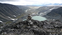 Toppvarden på Svartholshø. Utsikt østover mot Trollsteinkvelven