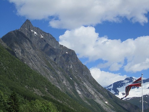 Slogen sett fra Urke - en majestet på Sunnmøre!