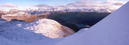 On the way up (and down) the snow arete, the view over the Lakselv valley