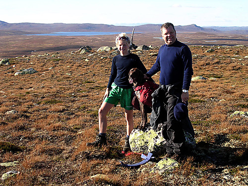 Meg og Geir på Skirveggen med Lufsjå bak.