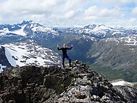 På Sagi N2 med Hurrungane i bakgrunnen.